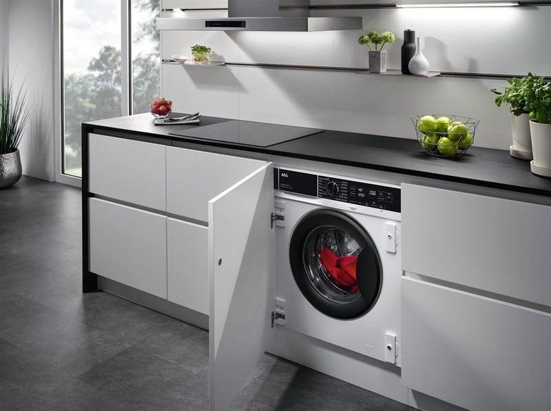 Vstavaná práčka AEG ProSteam® 7000 L7FNE48SI biela Vstavaná práčka AEG ProSteam® 7000 L7FNE48SI biela