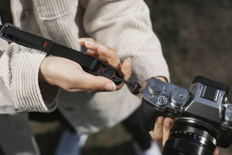 Popruh Peak Design Leash čierne