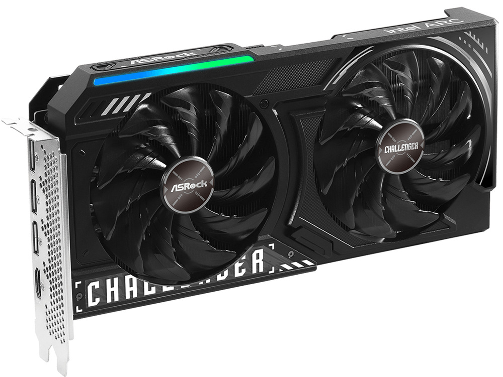 Grafická karta ASRock Intel Arc B580 Challenger 12G OC čierny Pohľad na kartu VGA ASRock Intel Arc B580 Challenger 12G OC z uhla, zachytáva porty na pripojenie externých zariadení.