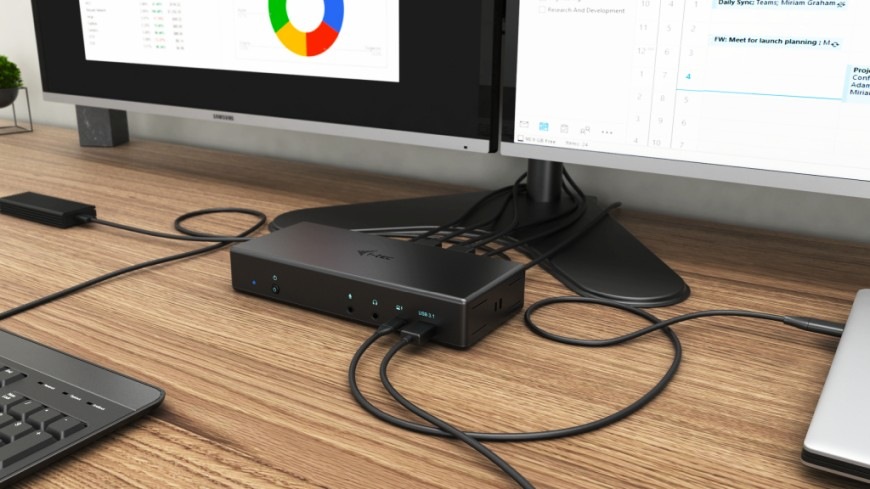 Dokovacia stanica i-tec USB-C Quattro Display, PD 85 W čierna Dokovacia stanica i-tec USB-C Quattro Display pripojená k PC