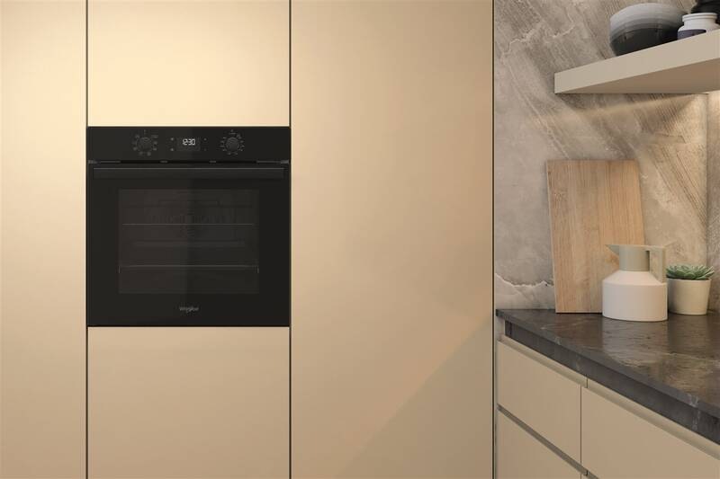 Rúra Whirlpool New Actual OMR55CU1B čierna Teplovzdušná vstavaná rúra Whirlpool OMR55CU1B, čierna, design Actual