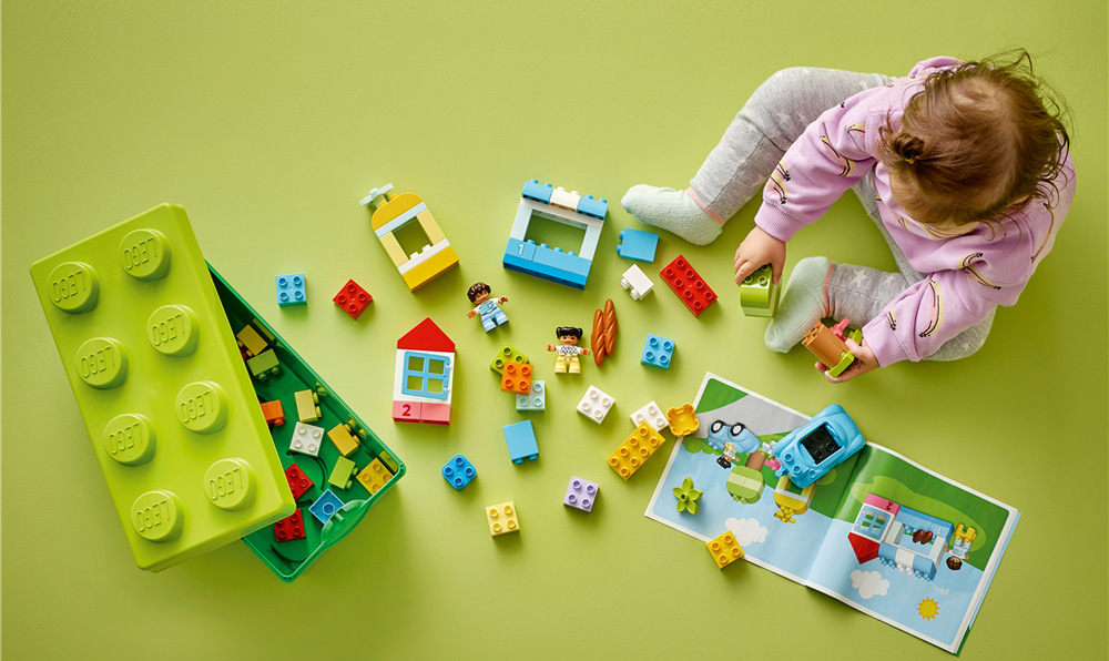 Stavebnica LEGO® DUPLO® 10913 Box s kostkami Praktický box LEGO DUPLO uľahčí upratovanie a umožní mať všetky kocky, figúrky aj doplnky pohromade