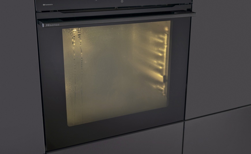 Rúra Hisense BFS615S8B má aktivovanú samočistiacu parnú funkciu Steam Clean Pro.