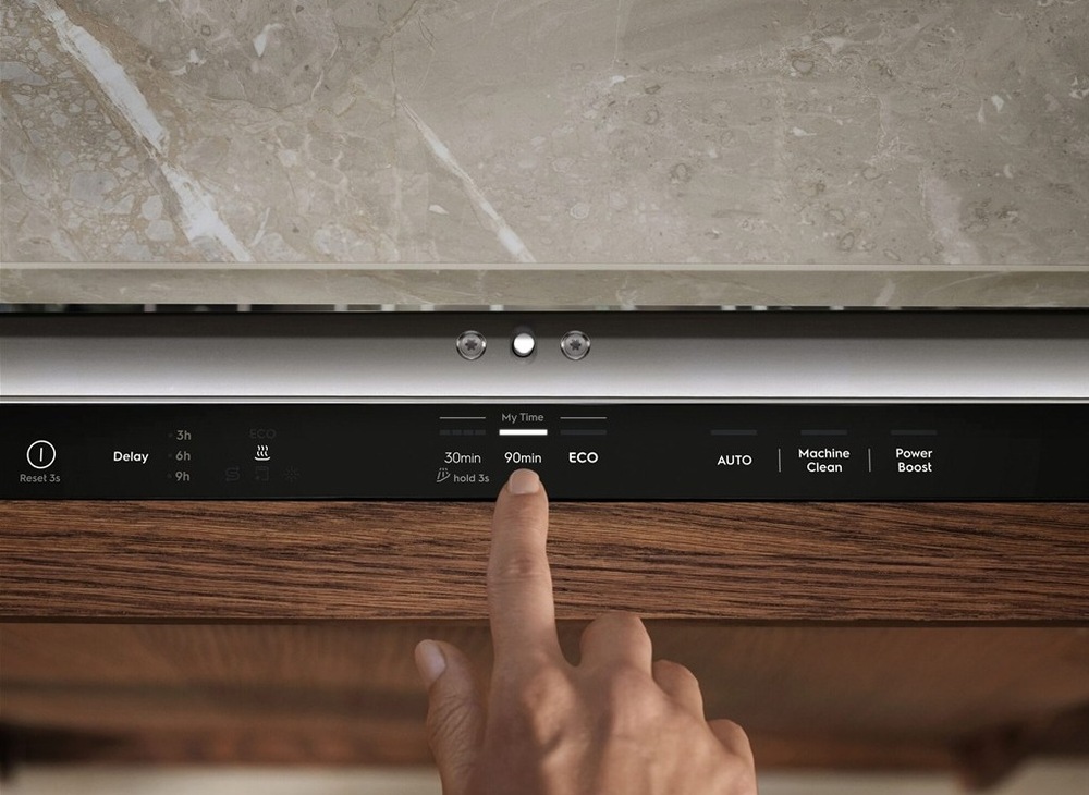 Umývačka riadu Electrolux série 500 E52LC200S Detail na ovládací panel umývačky Electrolux E52LC200S séria 500.