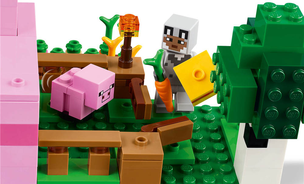 Stavebnica LEGO® Minecraft® 21268 Domeček Prasátka Minecraftová základňa v tvare prasiatka ukrýva útulný interiér s pracovným stolom, posteľou a knižnicou.