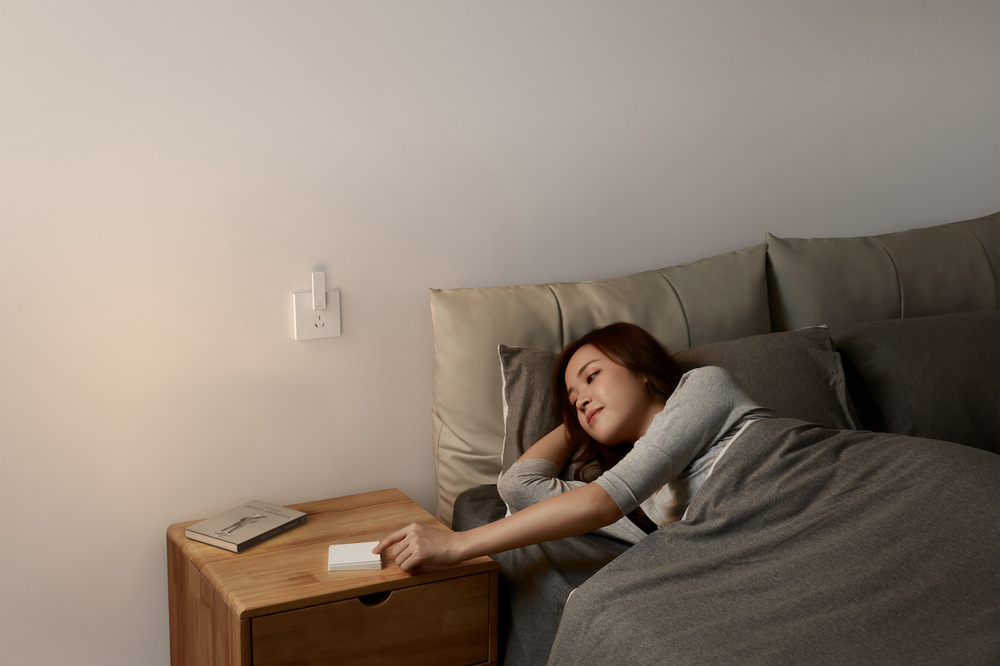 Riadiaca jednotka Aqara Smart Home Hub E1 s USB napájaním biela