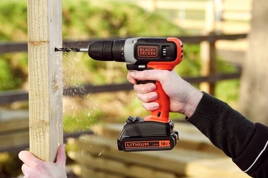 Vŕtací skrutkovač Black-Decker BCD001C1-QW (s batériou) Vŕtací skrutkovač Black-Decker BCD001C1-QW (s batériou)