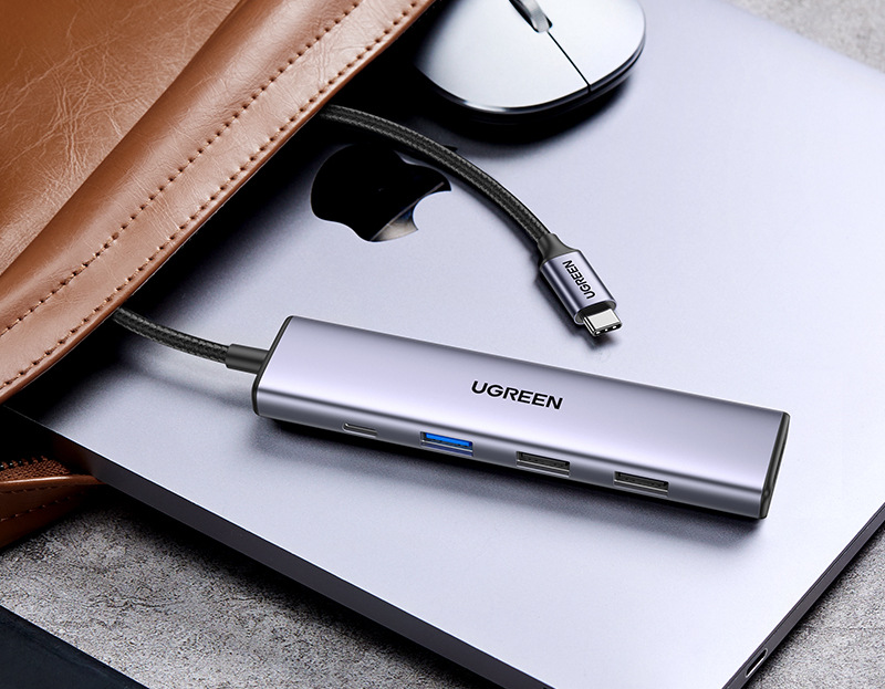 USB Hub UGREEN USB-C/USB-C, 3×USB, HDMI strieborný UGREEN USB-C/USB-C, 3×USB, HDMI, strieborná