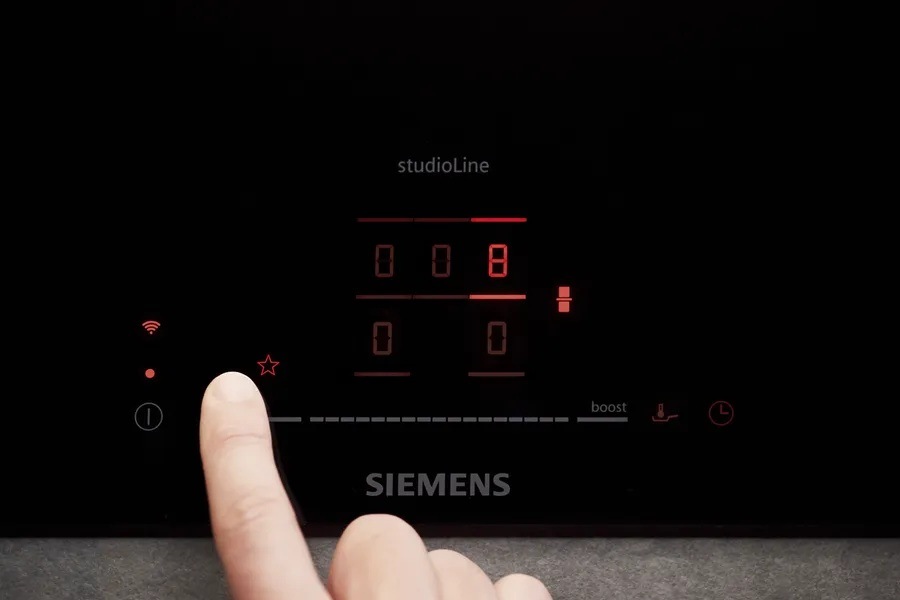 Indukčná varná doska Siemens iQ700 EX651HEC1E fryingSensor Pro čierna Prst nastavujúci úroveň varenia na indukčnej varnej doske Siemens