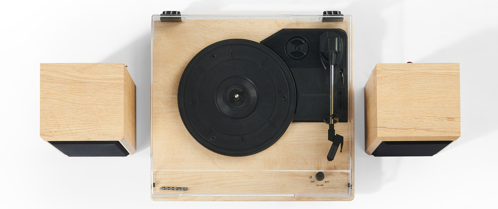 Gramofón Crosley Brio hnedý Retro design Crosley s čistými líniami kombinuje estetiku vinylu s moderným a univerzálnym vzhľadom.