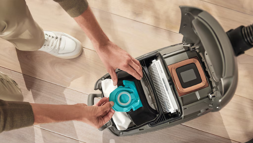 Podlahový vysávač Miele Guard L1 Red Pulse Rubínově červená Velvet Podlahový vysávač Miele Guard L1 Red Pulse Rubínově červená Velvet