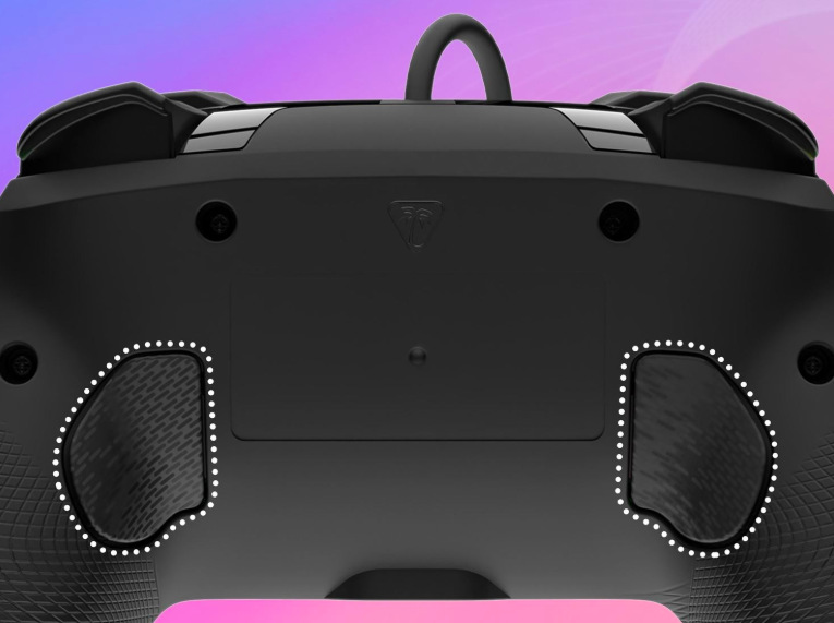 Gamepad Turtle Beach Afterglow Wave Wired RGB, NS2 čierny Zadná strana gamepadu s dvoma programovateľnými tlačidlami a textúrovanými rukoväťami