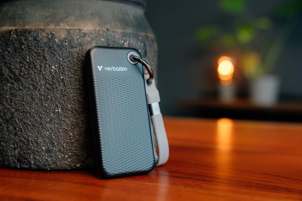 SSD externý Verbatim Pocket 2TB čierny/modrý SSD externý Verbatim Pocket 2TB čierny/modrý