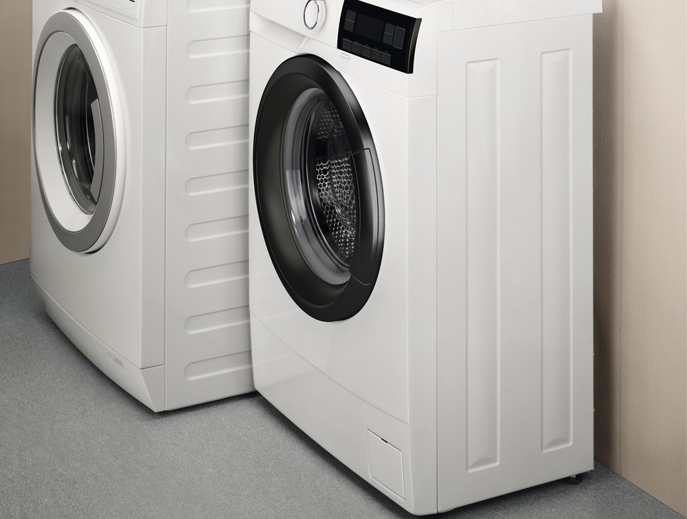 Rozdiel v hĺbke medzi bežnou práčkou Electrolux a úzkou práčkou Electrolux