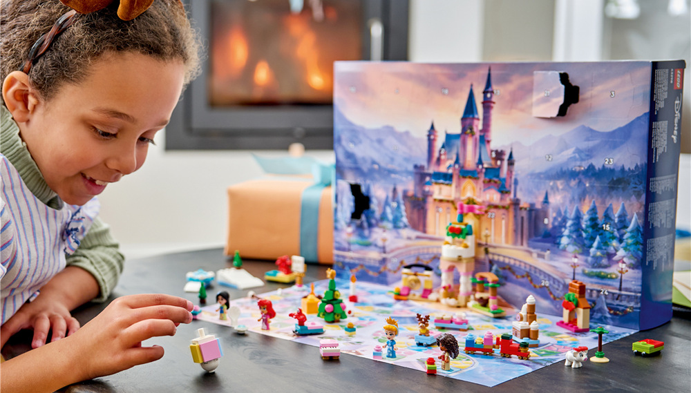 Stavebnica LEGO® │ Disney 43298 Adventný kalendár 2026 Po Vianociach môžu kalendár premeniť na stolnú hru a kombinovať jeho obsah s ďalšími stavebnicami LEGO a Disney.