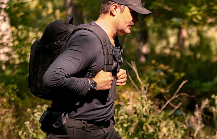 Inteligentné hodinky Garmin Instinct Crossover Solar – Tactical Edition čierne