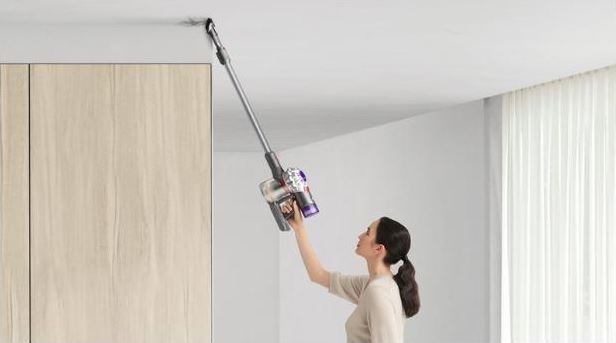 Tyčový vysávač Dyson V7 Advanced strieborný Tyčový vysávač Dyson V7 Advanced strieborný