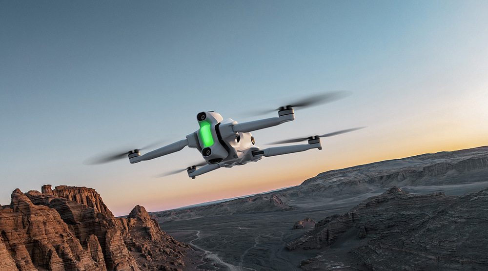 Dron Insta360 Antigravity A1 Standard Bundle sivý Insta360 Antigravity A1 zvláda natáčať do 8K rozlíšenia