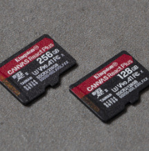 Pamäťová karta Kingston Canvas React Plus MicroSDXC 256GB UHS-II U3 ​​(285R/165W) + adaptér + čítačka