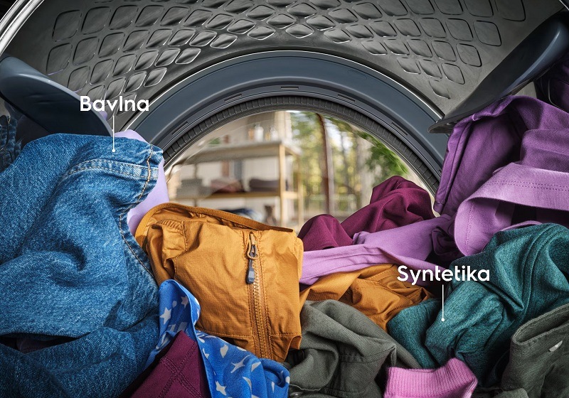 Sušička bielizne Electrolux PerfectCare 900 EW9D595CC biela Bubon práčky plný farebného oblečenia z bavlny a syntetiky.
