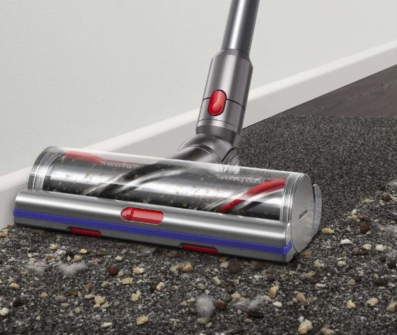 Tyčový vysávač Dyson V12 Detect Slim Absolute 2026 strieborný Súčasťou výbavy Dyson V12 Detect Slim Absolute je podlahová hubica, ktorá zvláda aj upratovanie kobercov a zabraňuje namotávaniu vlasov a zvieracích chlpov.