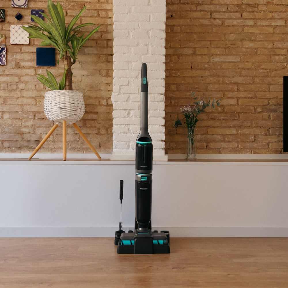 Tyčový vysávač Cecotec FreeGo Wash&Vacuum Spray čierny/modrý
