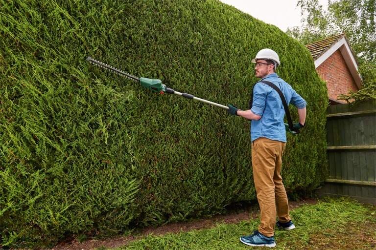 Nožnice na živý plot Bosch UniversalHedgePole 18 (s batériou) Nožnice na živý plot Bosch UniversalHedgePole 18 (s batériou)