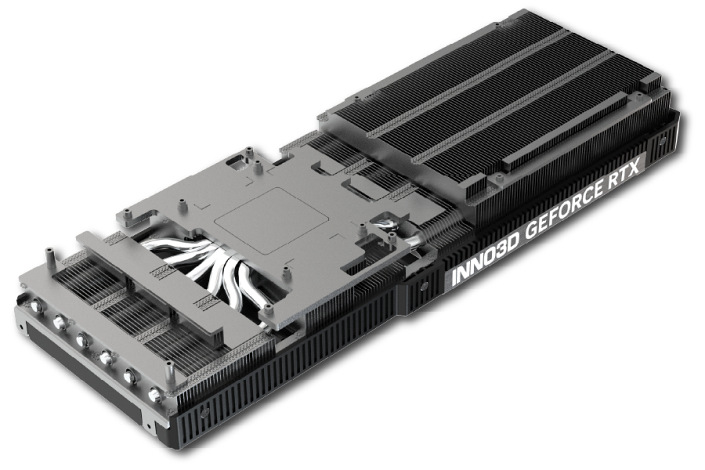 Detail masívneho hliníkového chladiča grafickej karty INNO3D GeForce RTX 5070 Ti X3