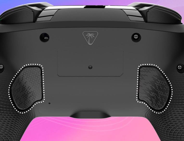 Gamepad Turtle Beach Afterglow Wave Wireless RGB, NS2 čierny Zadná strana gamepadu s dvoma mapovateľnými tlačidlami a texturovanými úchytmi