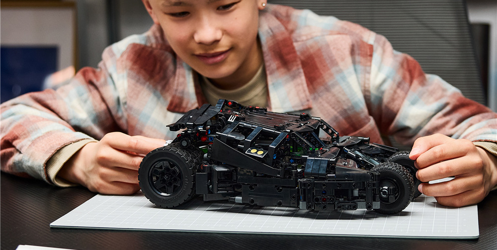 Mohutný Batmobile Tumbler zaujme výrazným dizajnom, rozmermi a možnosťou vystavenia aj jazdy.