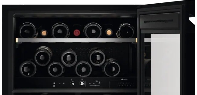 Vínotéka Electrolux EWUD040B8B čierna Electrolux EWUD040B8B, černá