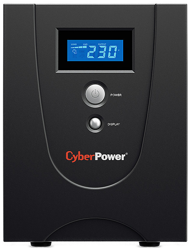 Na obrázku je záložný zdroj (UPS) Cyber ​​Power Systems GreenPower Value LCD 2200VA/1320W. Vyzerá ako čierna hranatá „veža“, podobná menšej počítačovej skrini, určená na postavenie na podlahu alebo vedľa stola. Na čelnej strane je modro podsvietený LCD displej s číslami a ikonami (napríklad napätie a stav záťaže/batérie). Pod displejom sú dve tlačidlá – väčšie POWER (zapnutie) a menšie DISPLAY. V dolnej časti čela je logo CyberPower a na pravom boku sú vetracie otvory na chladenie.