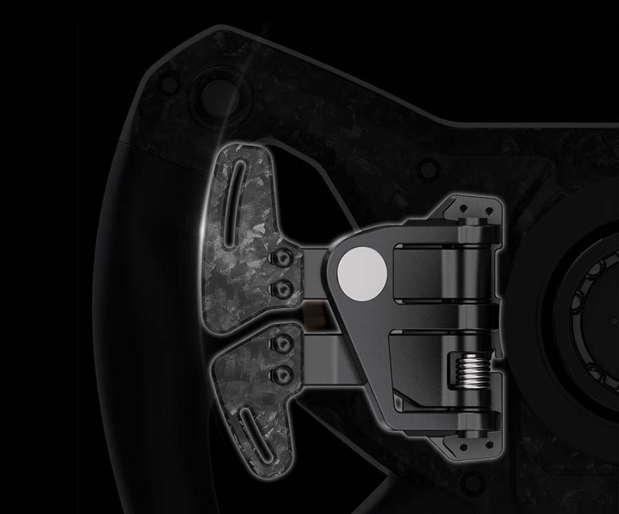 Volant Moza Racing KS Pro hliník Detailný záber na mechanizmus pádla futuristického čierneho herného volantu na tmavom pozadí, ktorý dáva vyniknúť prepracovaným kovovým detailom a elegantnému designu.