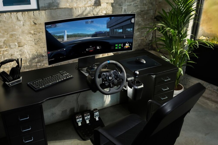 Radiaca páka Logitech G RS H Shifter čierna Kompatibilita s ekosystémom Logitech G Racing Series umožňuje vytvoriť ucelenú závodnú zostavu s volantom, pedále aj radiacou pákou