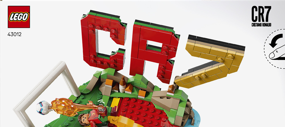 Stavebnica LEGO® Editions 43012 Cristiano Ronaldo – Hvězdné momenty fotbalu Model poteší fanúšikov futbalu i zberateľov a môžete ho kombinovať s ďalšími motívmi z radu LEGO Editions