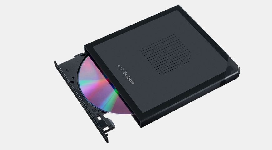 Externá DVD napaľovačka Asus ZenDrive V1M ultraslim USB-C čierna Elegantná čierna externá DVD mechanika s pripojeným káblom USB-C. Má perforovaný štvorcový design hore, ktorý jej dodáva moderný a technologicky vyspelý vzhľad.