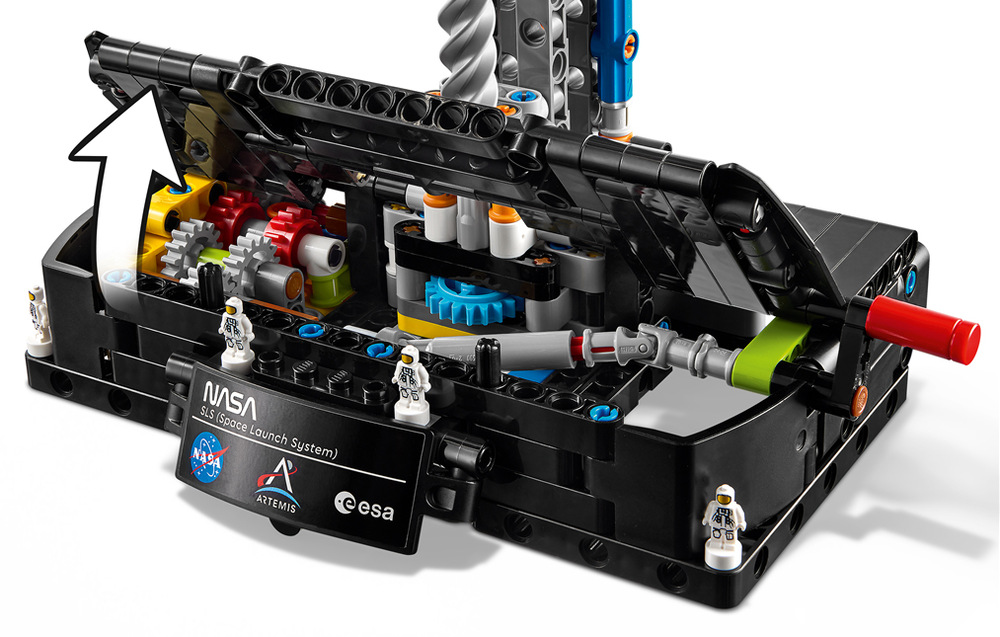 Stavebnica LEGO® Technic 42221 Raketa NASA Artemis Space Launch System Raketa po zostavení meria 70 × 16 × 8 cm a vďaka aplikácii LEGO Builder je stavanie s 3D návodom ešte jednoduchšie.