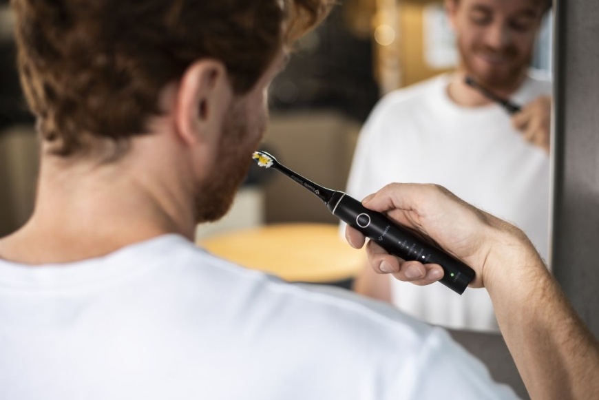 Zubná kefka TrueLife SonicBrush Compact Black čierna TrueLife SonicBrush Compact Black, černá