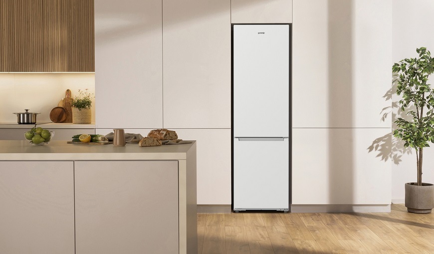 Chladnička Gorenje NRB62C6W4WFE, biela, v domácnosti