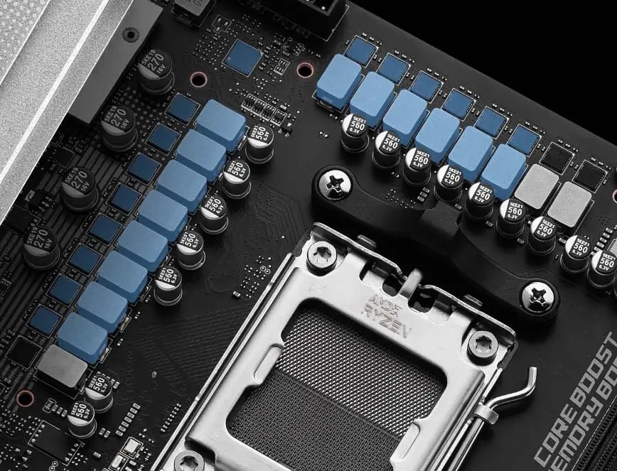 Základná doska MSI PRO B840-P WIFI Detail počítačovej základnej dosky s päticou pre procesor obklopenou radmi kondenzátorov a modrými chladičmi.