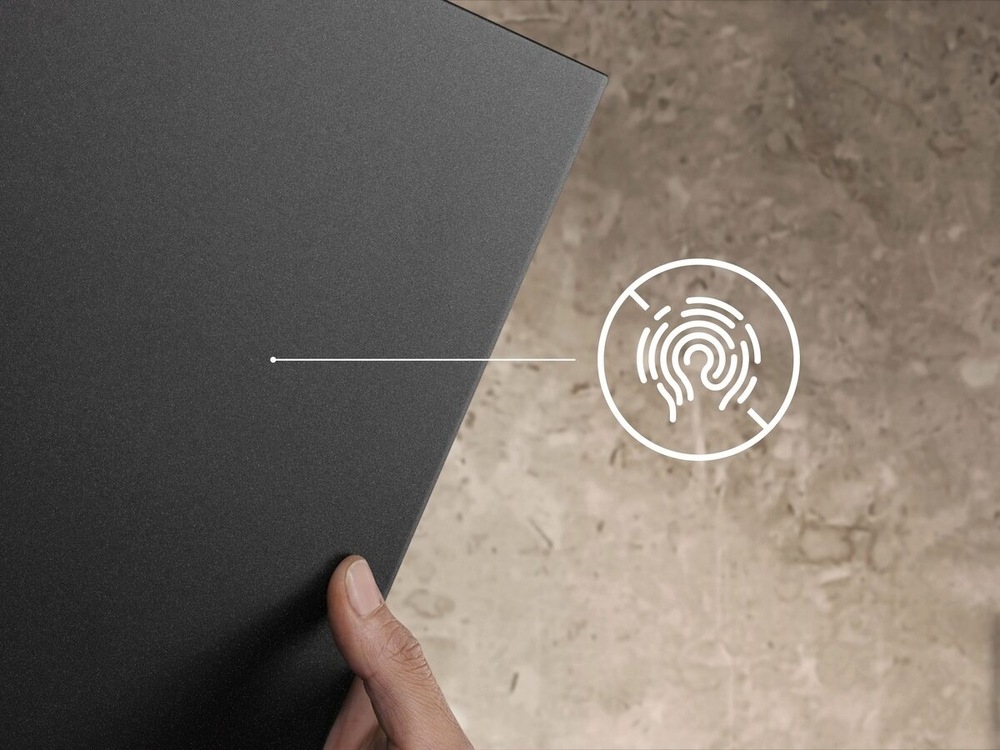Odsávač pár Electrolux Série 700 LFV619Z, matná čierny Detail povrchu SaphirMatt, symbol prečiarknutého odtlačku prstov.