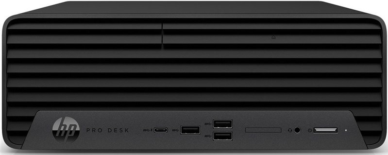 Stolný počítač HP Pro SFF 400 G9 čierny Na obrázku je kompaktný stolný počítač HP Pro SFF 400 G9 v čiernom prevedení, zachytený spredu. Hornú časť čela tvorí široká ventilačná mriežka s vodorovnými lamelami. V spodnej časti je šikmo zapustený ovládací panel s logom HP a nápisom ProDesk, ďalej s USB-C portom, niekoľkými USB portami, audio konektorom, tlačidlom zapnutia a úzkou mechanikou alebo slotom.