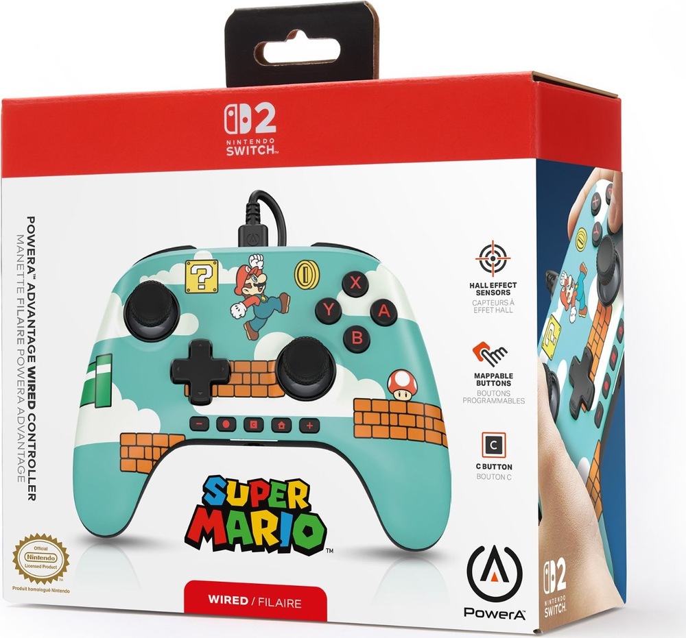 Na obrázku je predajná krabica čierneho drôtového gamepadu PowerA Advantage pre Nintendo Switch 2. Na prednej strane obalu je veľký obrázok ovládača s dvoma analógovými páčkami, smerovým krížom, tlačidlami A, B, X a Y a logom Nintendo Switch 2 uprostred. Vpravo sú zvýraznené hlavné funkcie: Hall Effect senzory, programovateľné tlačidlá a tlačidlo C. Obal má bielo-červené prevedenie s logom PowerA a označením „Wired“.