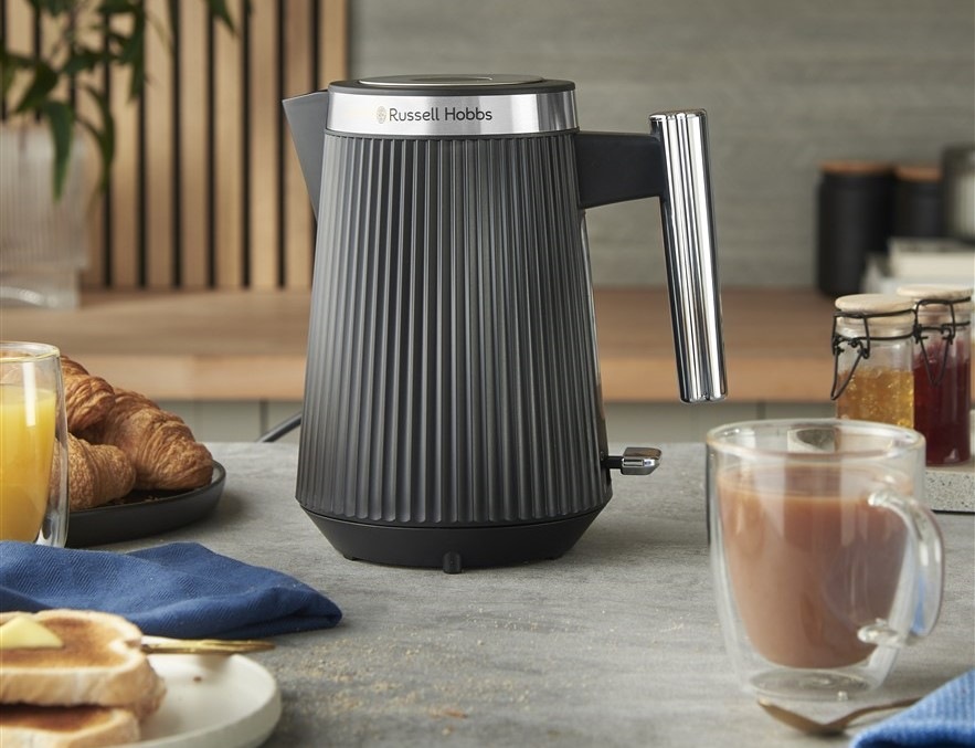 Rýchlovarná kanvica RUSSELL HOBBS 26750-70 Brontë Black čierna Rýchlovarná kanvica RUSSELL HOBBS 26750-70 Brontë Black čierna