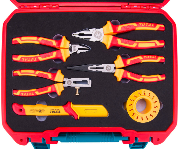 Sada náradia Total tools THKITH1601 (16 ks) Detail klieští, nože na káble, skúšačky napätia a pásky v sade Total Tools THKITH1601