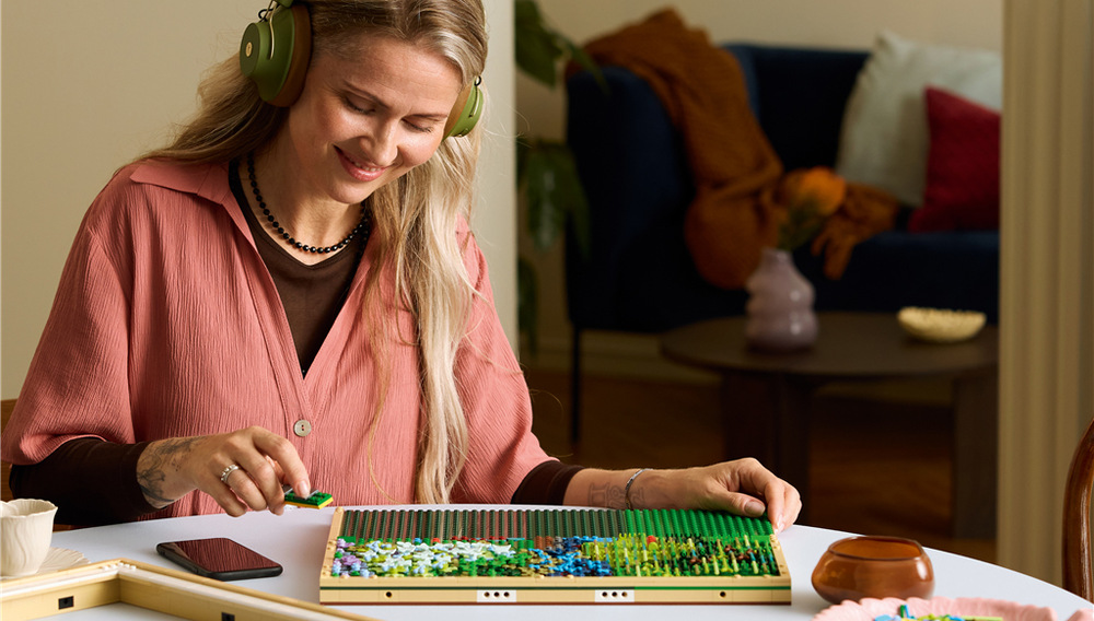 Stavebnica LEGO® Art 31220 Claude Monet – Most nad jezírkem s lekníny Model LEGO vzdáva hold Monetovmu obrazu Most nad jazierkom s leknami a zachytáva jeho impresionistickú atmosféru.