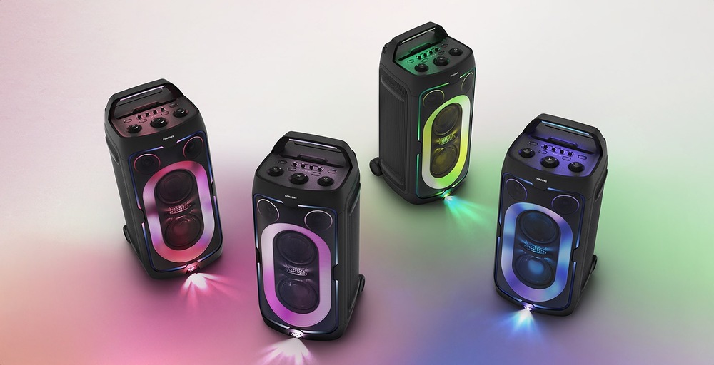 Párty reproduktor Samsung Sound Tower MX-ST50F čierny Štyri reproduktory Samsung MX-ST50F sú rozostavané vedľa seba, každý má podsvietenie v inej farbe