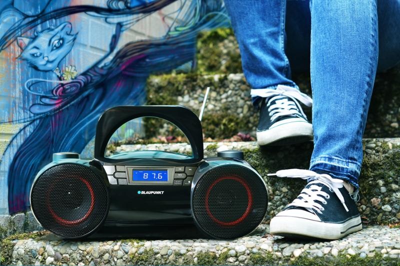Rádioprijímač s CD Blaupunkt BB30BT čierny Rádioprijímač s CD Blaupunkt BB30BT čierny