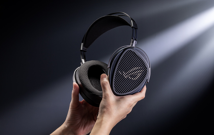 Headset Asus ROG Kithara čierny Detail náušníkov a kovovej konštrukcie