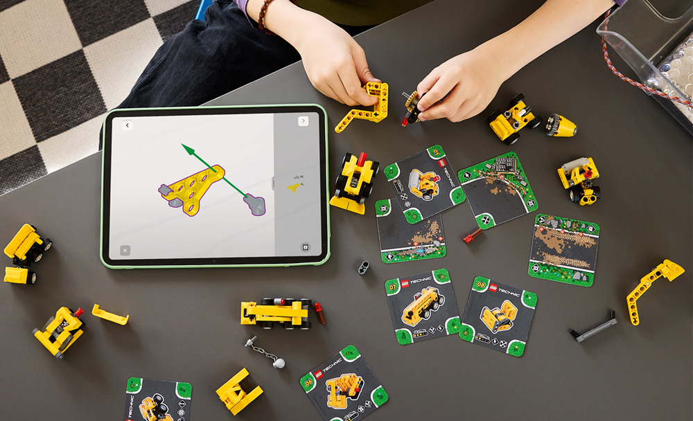 Stavebnica LEGO® Technic 42233 Mocné stroje Každý zo strojov LEGO Technic má vlastný pohyblivý mechanizmus, ktorý deťom názorne predstavuje základy techniky.